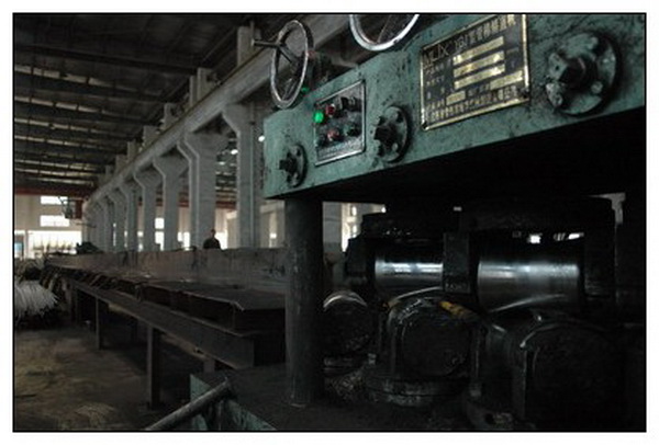 鋼管生產(chǎn)線1.jpg 鋼管生產(chǎn)線1.jpg